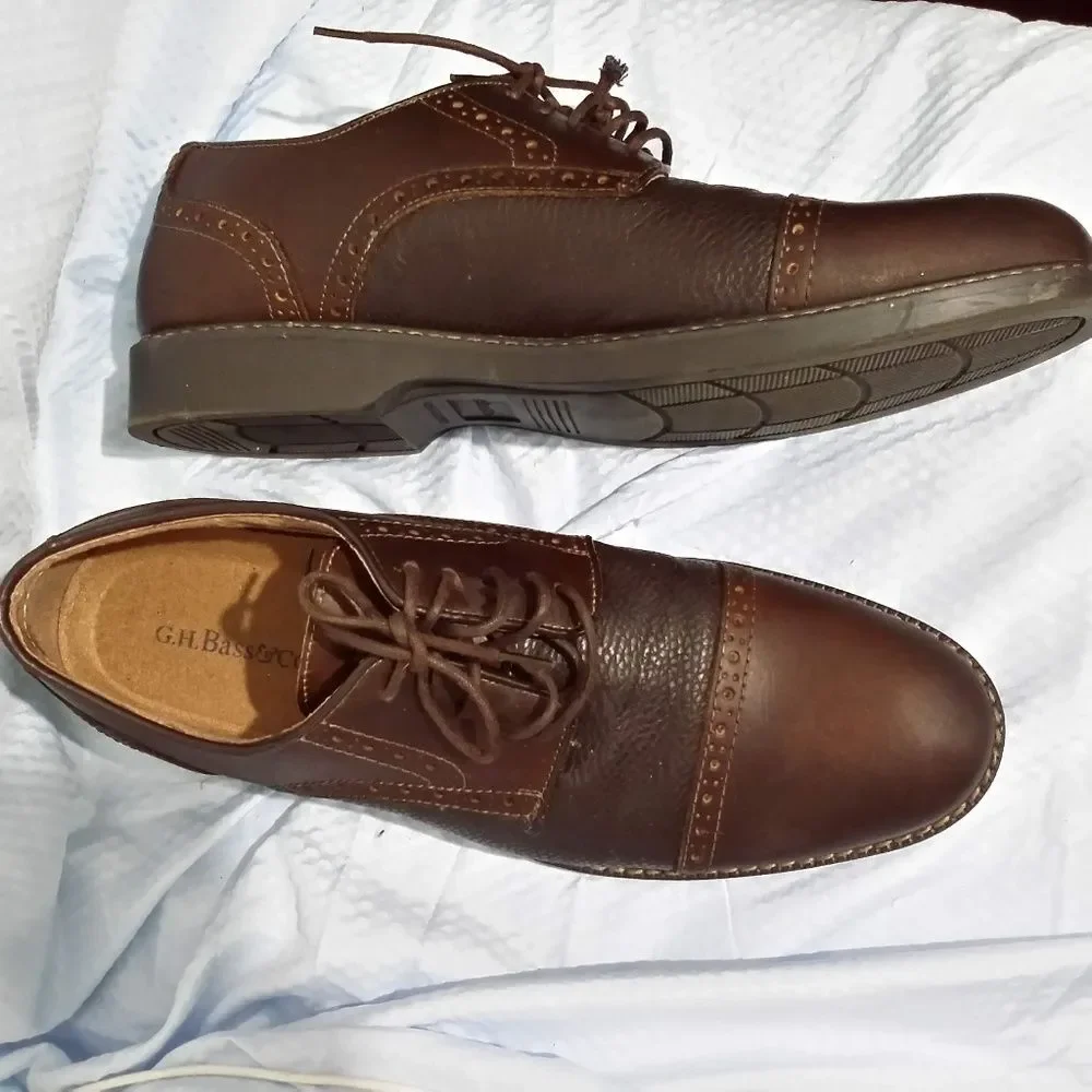 G.H. BASS & Co Parrish brown leather lace up 11D